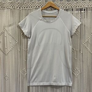 Lululemon Swiftly Tech Short Sleeve Shirt Crew in Heathered White